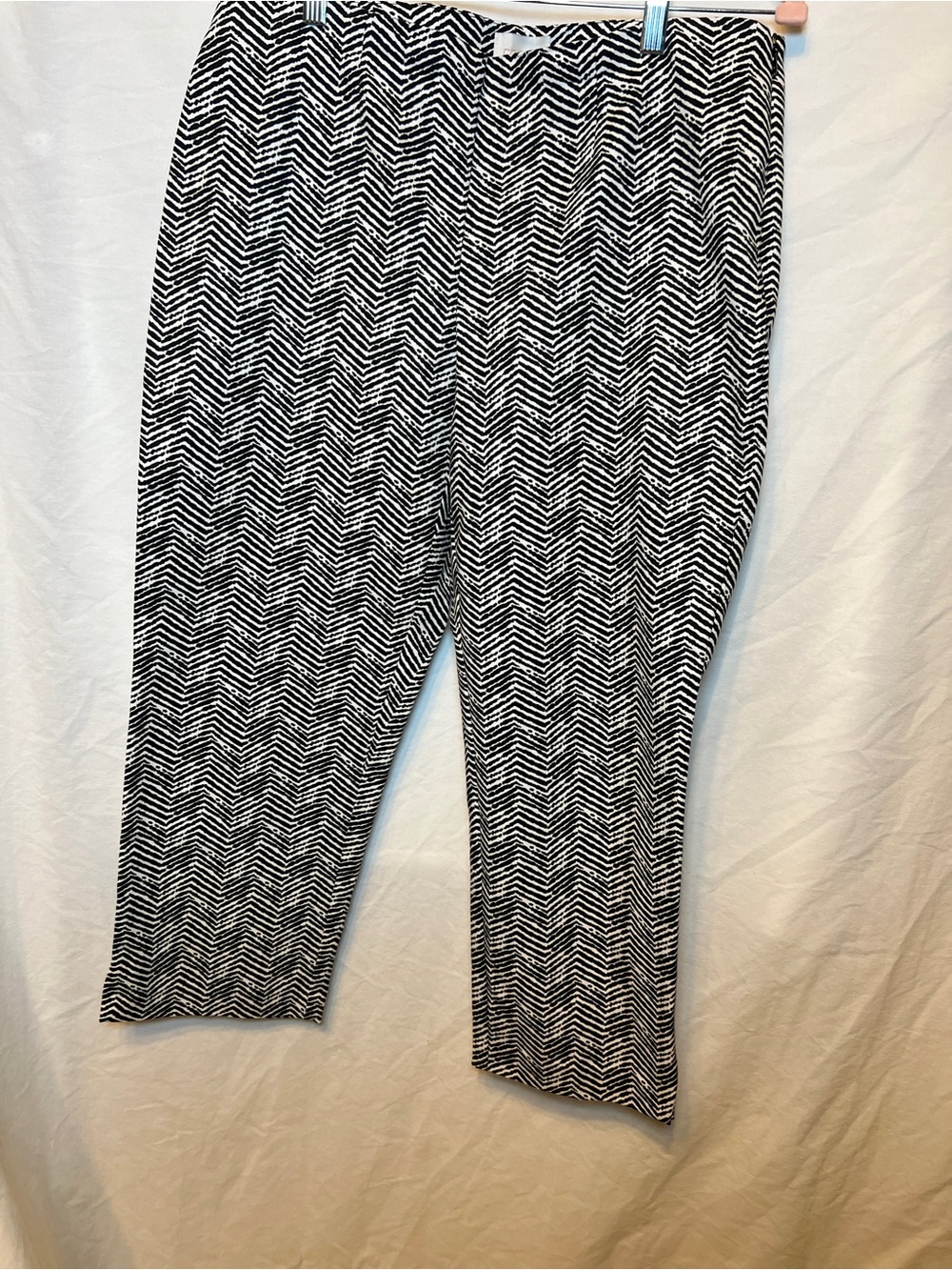 Chico's Black White Herringbone Crop Pants